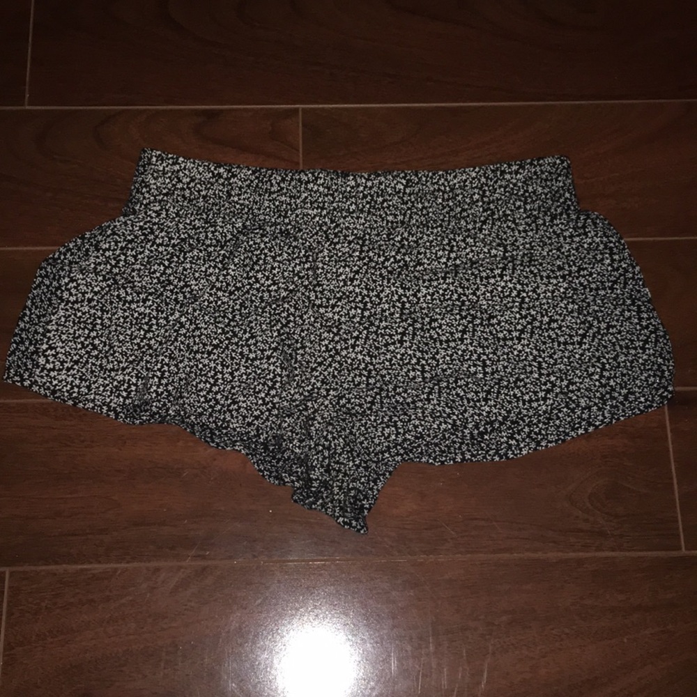 Shorts - Picture 2 of 4